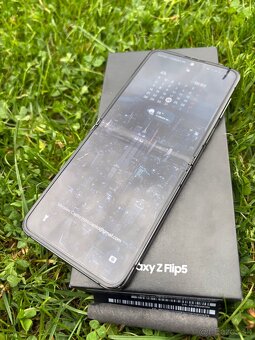 Samsung Z Flip 5 - 3