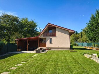 REZERVOVANÉ Celoročná chata s nádherným pozemkom 1135 m2 - 3