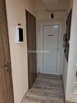 Ponúkame na prenájom trojizbový mezonetový byt v Trenčíne. - 3