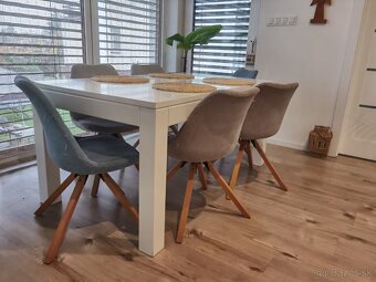 6x pekné stoličky = cena spolu za 6 kusov - 3