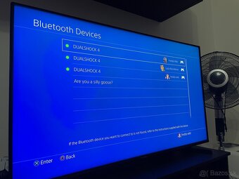 PS4 Pro 1TB + 3 DualShock ovládače + nabíjací stojan + Hry - 3