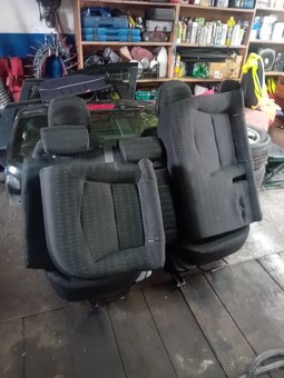 Darujem sedačky a tapaciry s renault laguna 2 - 3