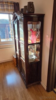 strožitná vitrína - 3