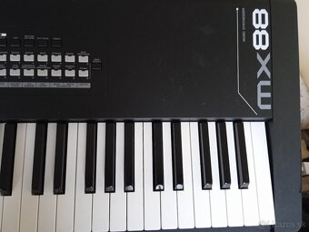 YAMAHA MX 88 - 3