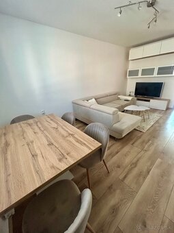 Krásny klimatizovaný 3 izbový byt Muškát 850,- Eur - 3
