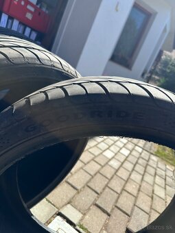 225/35 R19 - 3