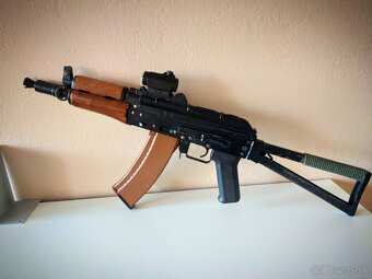 CYMA AKS-74U celokov, drevo, mosfet 1,55 J - 3