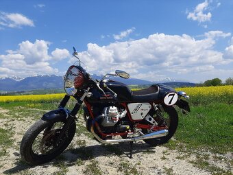 Moto Guzzi V7 Racer - 3