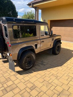 DEFENDER 90 - 3