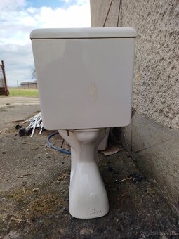 WC záchod, umývadlo - 3