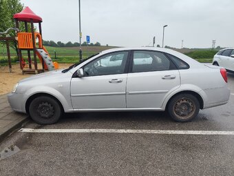 Chevrolet lacetti 1.4 70kw benzín - 3