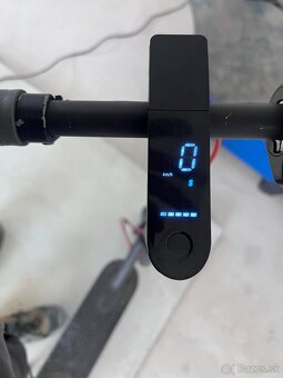 Predám XIAOMI MI ELECTRIC SCOOTER PRO BLACK - 3