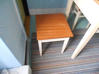 Predam stol so stolickami - 3