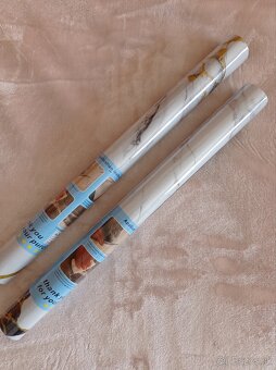 Samolepovacie tapety červené a napodebenina kameňa - 3