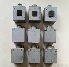 Staré elektro, vypínače, zásuvky - 3