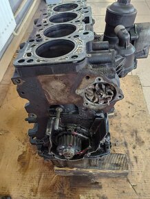 Spodok motora 1,6 TDI  VW,SEAT SKODA - 3