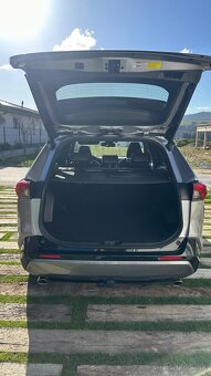 Toyota Rav4 Hybrid AWD (4x4) – Selection, Skyview, odpočet D - 3