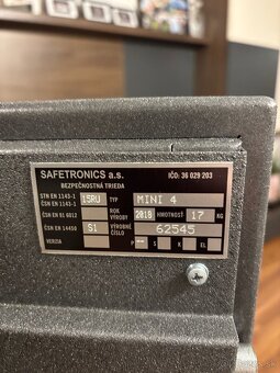 Trezor SAFETRONICS ZSL 4 M GUN K - 3