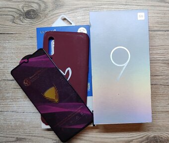 Predám Xiaomi MI9 64GB s úplne novou batériou - 3