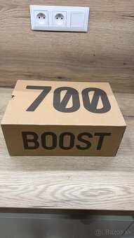 adidas Yeezy Boost 700 Hi-Res Red - 3