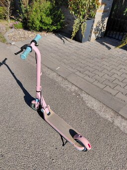 Detská elektro kolobežka. - 3