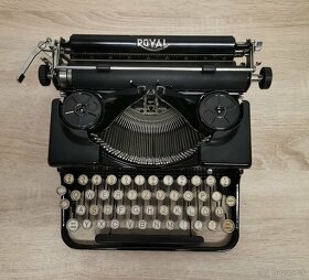 Starožitný písací stroj ROYAL P z roku 1930 - 3