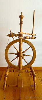 Starý dřevěný kolovrat, rozměry 95 x 45 cm - 3