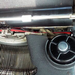 mechanický písací stroj OLIVETTI r.v.1940.Pozrite aj iné - 3