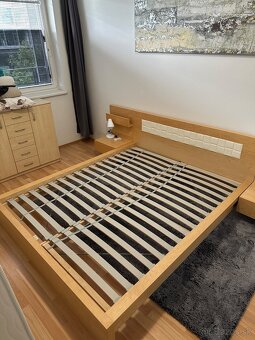 Posteľ 160x200 + rošty, matrac,nočné stolíky - 3