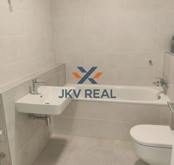 JKVreal ponúka na predaj 2-izbový apartmán s balkónom v proj - 3