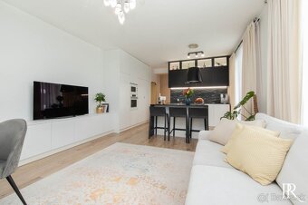 ŠTÝLOVÝ 3 IZBOVÝ BYT - EIN PARK S TERASOU A GARÁŽOVÝM STÁTIM - 3