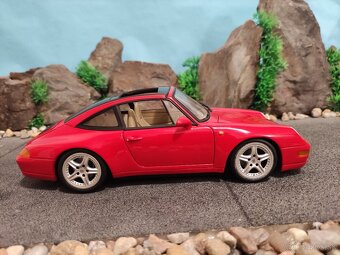 Prodám model 1:18 porsche 911 carrera targa 993 - 3