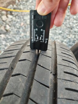 Predám 175/65 R15 - 3