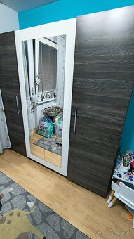 Šatnìkova skriňa - 3