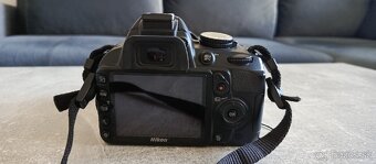 Nikon D3100 - 3