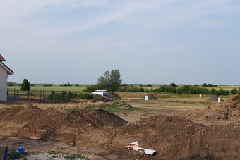 C10 - Priestranný stavebný pozemok v Andovciach – 1062,5 - 3