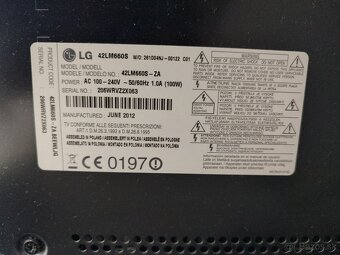 TV Zn. LG 42LM660S +stolík grátis - 3