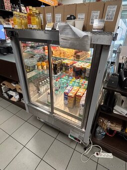 Vitrína na zákusky do prevádzky - 3