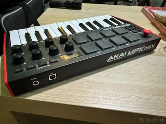 Akai PROFESSIONAL MPK Mini - 3