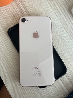 iPhone 8 64GB GOLD - 3