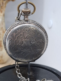 Predám funkčné starožitné strieborné vreckové hodinky so str - 3