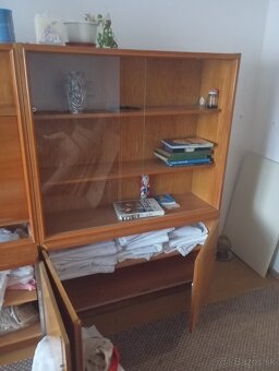 Skriňa, posteľ, sekretár - 3