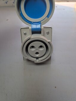 Zásuvka typ IZG 3232 IP 67 - 3