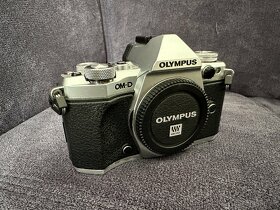 Predám Olympus OM-D E-M5 Mark II a objektívy (aj samostatne) - 3