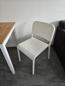 Jedalensky stol so stolickami - 3