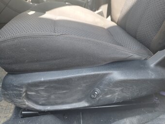 Nepojazdny Ford Mondeo Mk4 - 3