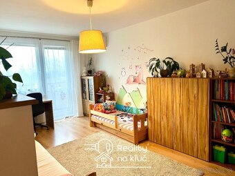 Na predaj zrekonštruovaný 3-izbový byt na Nábrežnej ul. v NZ - 3