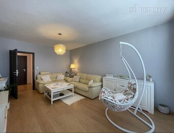 Slnečný 2 izbový byt 64 m2 + 5 m2 balkón, parkovacie státie, - 3