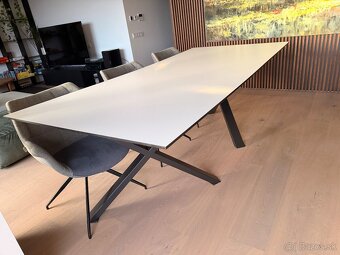 Jedálenský stôl - 3