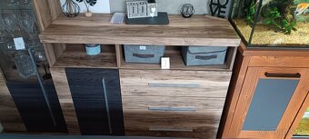 Predám zachovalú obivaciu stenu - 3